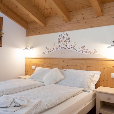 Villa La Dama Del Lago Molveno Bagian luar foto