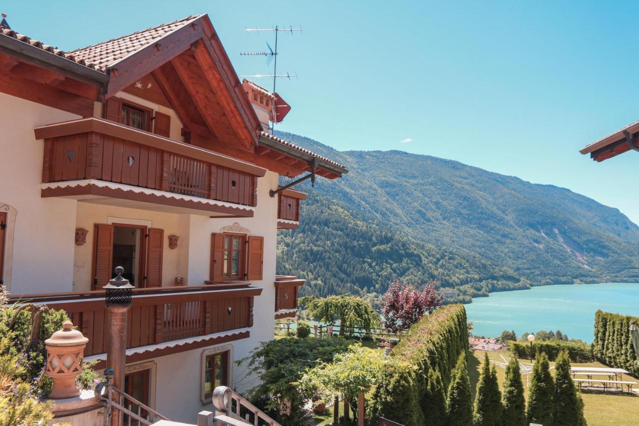 Villa La Dama Del Lago Molveno Bagian luar foto