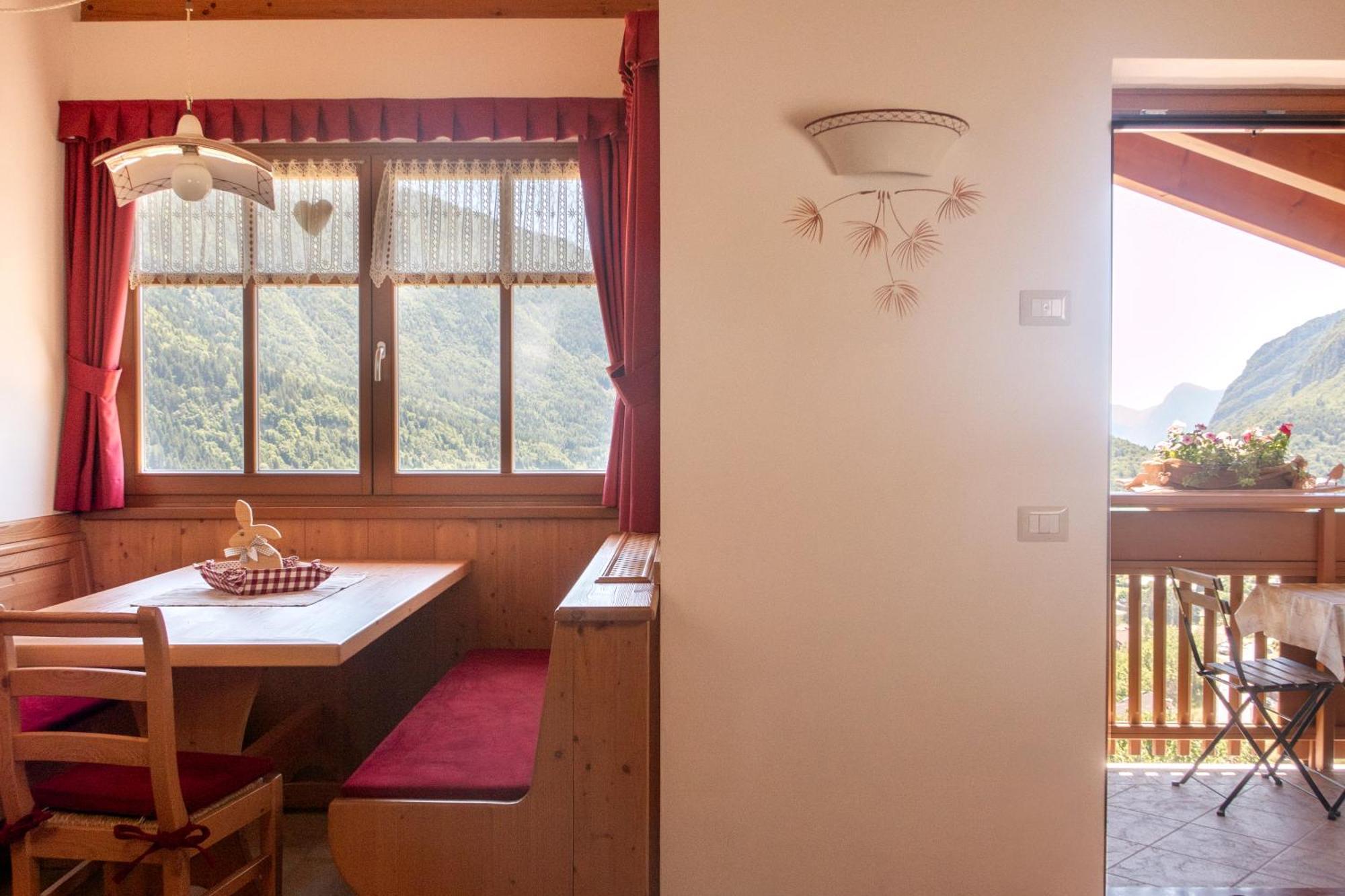 Villa La Dama Del Lago Molveno Bagian luar foto