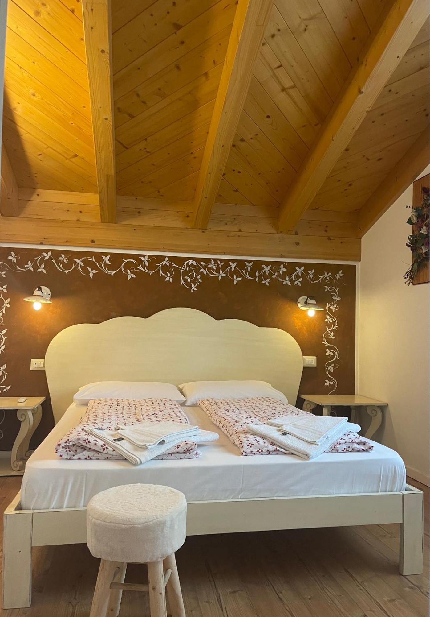 Villa La Dama Del Lago Molveno Bagian luar foto