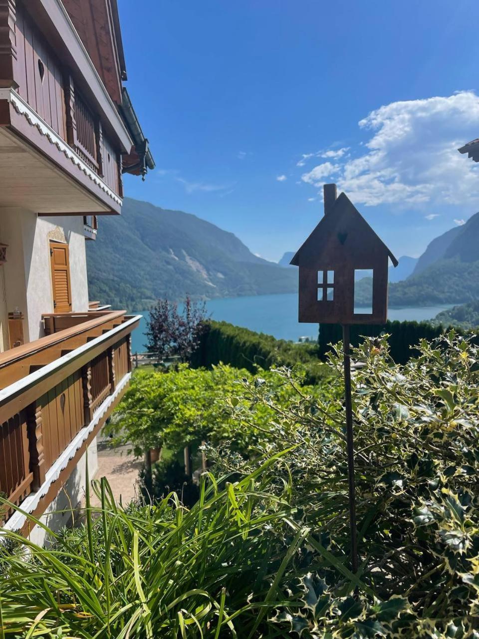 Villa La Dama Del Lago Molveno Bagian luar foto