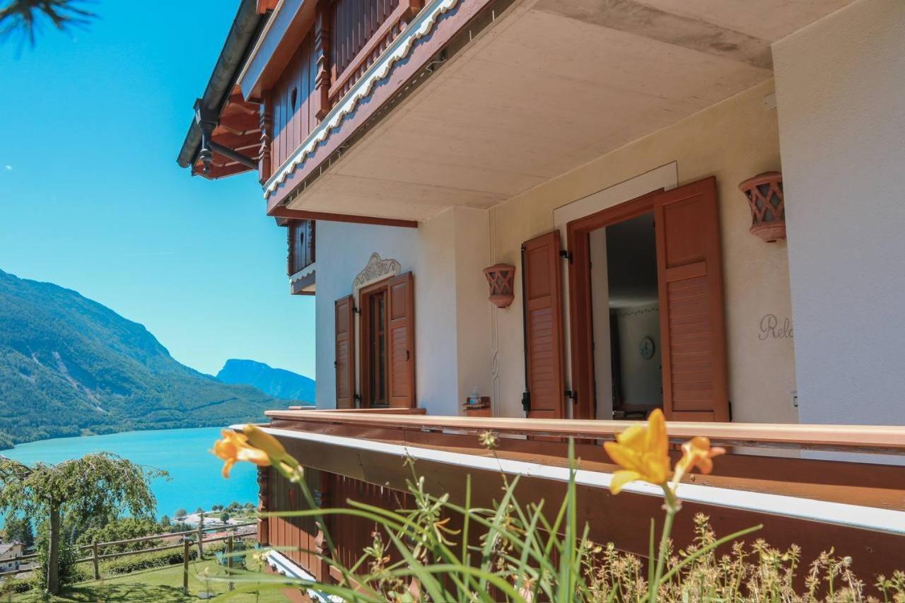 Villa La Dama Del Lago Molveno Bagian luar foto