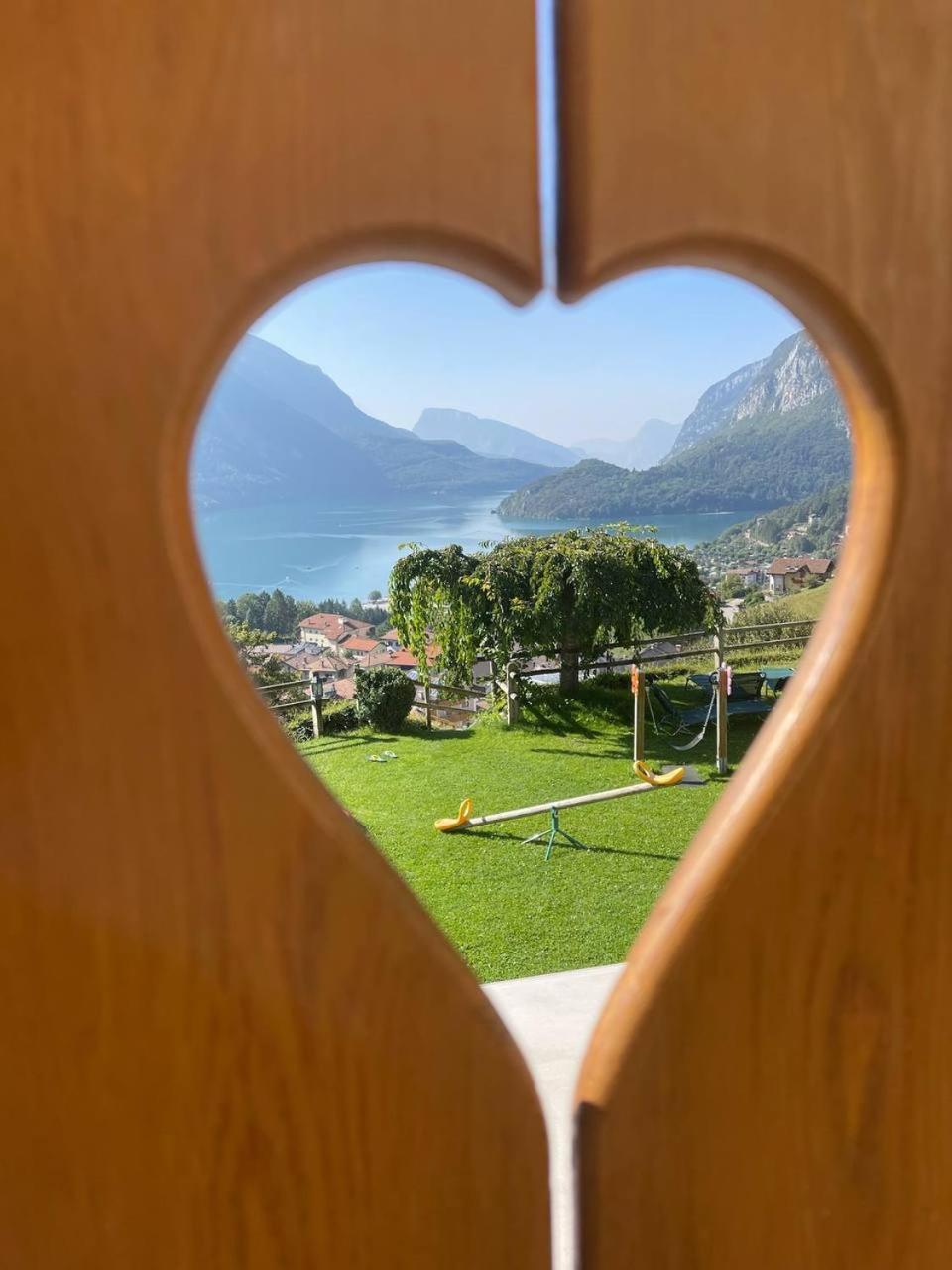 Villa La Dama Del Lago Molveno Bagian luar foto